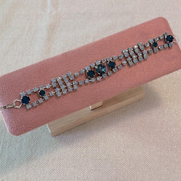 Signed Vintage Kramer Blue Rhinestone Bracelet MCM Tennis Bracelet 7 1/4” 1950’s - Picture 4 of 14